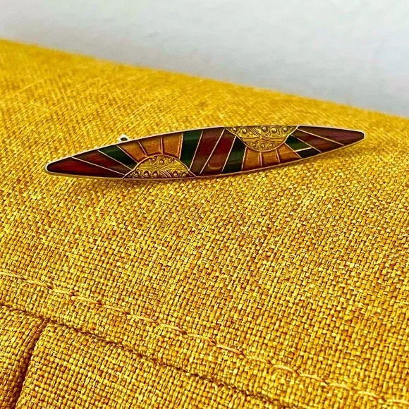 🌟HOST PICK!🌟 70s Vintage 🌼 Art Deco Revival Enameled Brooch - Picture 1 of 2